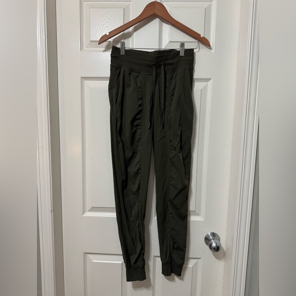 COPY - Lululemon dance studio joggers size 4 euc